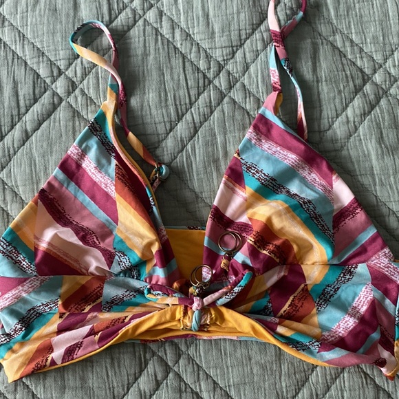 Like new bathing suit - Picture 2 of 3